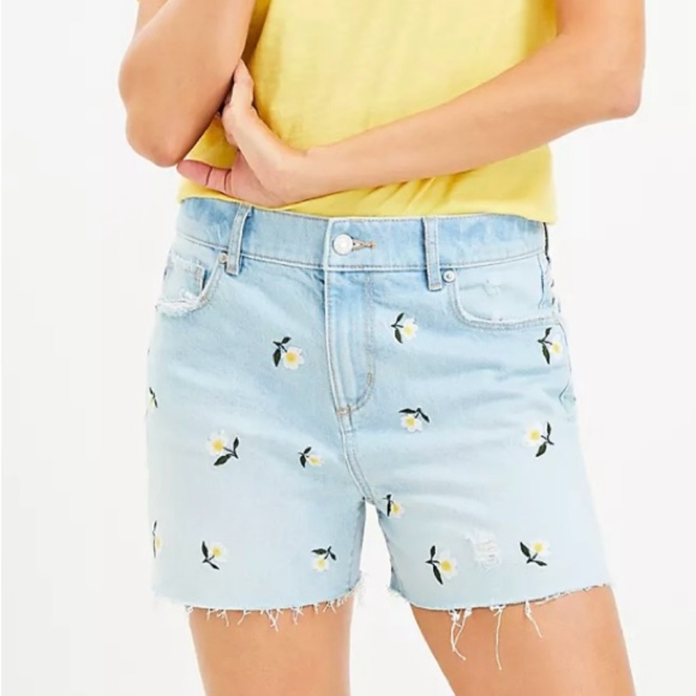 Loft High-Rise Frayed Cut Off Denim Shorts 🌼in Floral Embroidered 32 NWT !